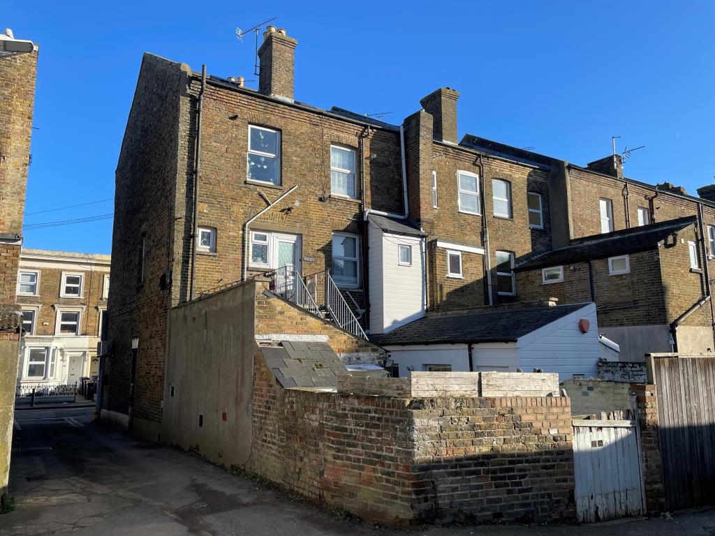 Lot: 104 - FREEHOLD MIXED-USE INVESTMENT - Rear photo of end-terrace building